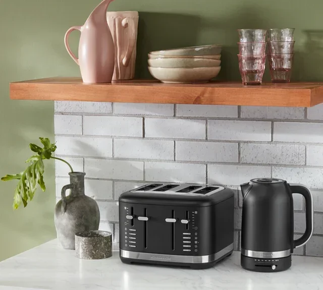 KitchenAid Musta Lakritsi 4-Viipaleen Leivänpaahdin 5KMT4109EBM