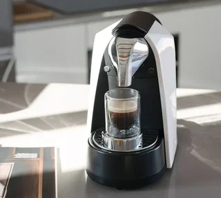 Kottea CK120W.NP - Macchina Caffè Compatibile Nespresso® Pro con 50 Capsule in Omaggio