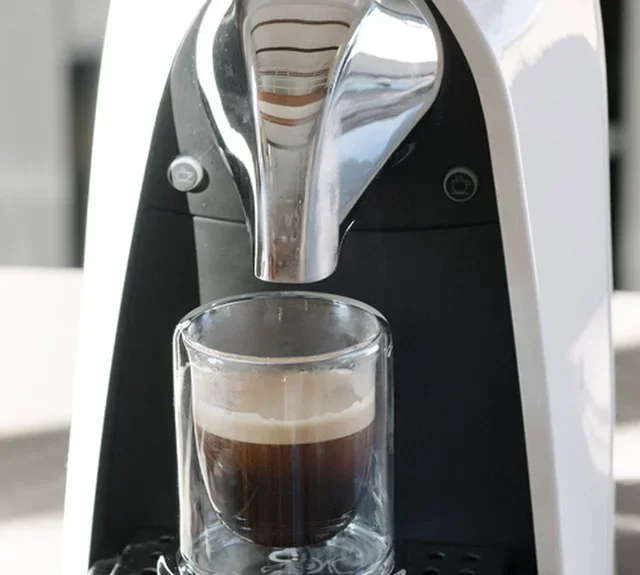 Kottea CK120W.NP - Macchina Caffè Compatibile Nespresso® Pro con 50 Capsule in Omaggio