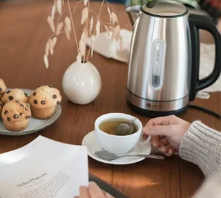 Bouilloire KOTTEA KT101 1.7L inox pro + détartrant &amp; thé OFFERTS