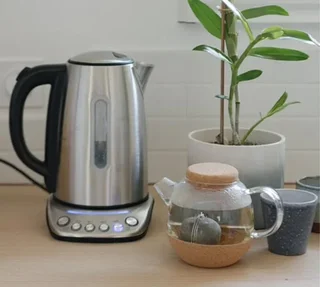 Kottea KT102 1.7L Stainless Steel Variable Temperature Kettle + 2 Pylano 25cl Glasses