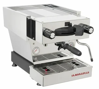La Marzocco Linea Mini -espressokone ruostumattomasta teräksestä, digitaalinen näyttö, ammattilaistason.