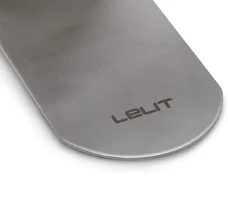 Тампер Lelit от неръждаема стомана с неплъзгаща се основа.