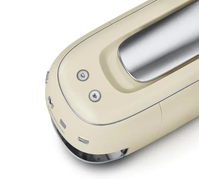 Máquina de cápsulas A Modo Mio SMEG LM 200 Creme da LAVAZZA + oferta de presente