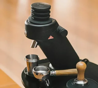 MAHLKONIG X64 SD черна кафемелачка за единична доза