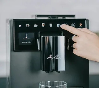 Macchina da Caffè Automatica MELITTA LatteSelect® 630-212 Nera