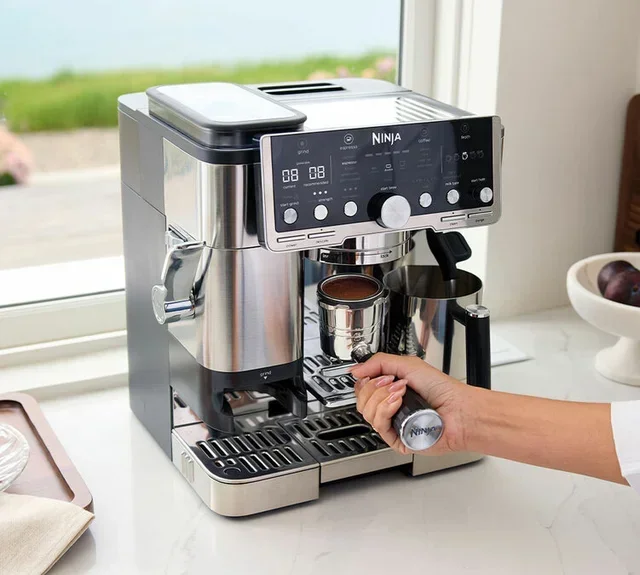 NINJA ES701EU Luxus-espressokone integroidulla tamperilla