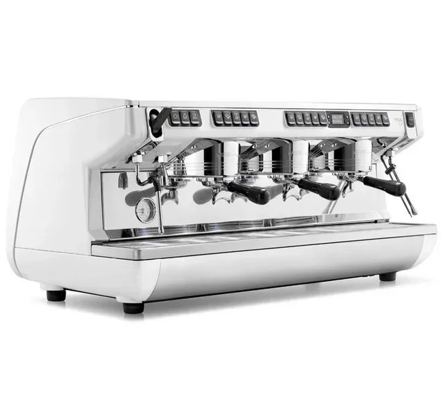 Професионална машина за еспресо Nuova Simonelli Appia Life XT - 3 групи