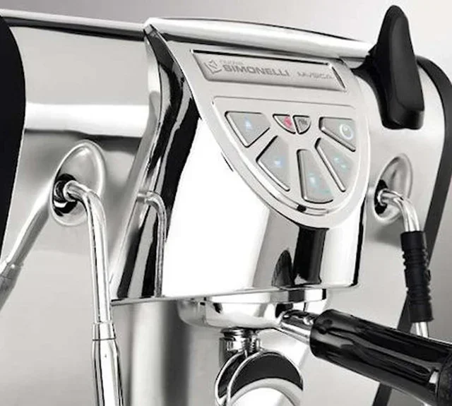 Máquina de café expresso NUOVA SIMONELLI Musica, cor preta, modelo MMUSICAVOL010004, para ligação à rede de água.