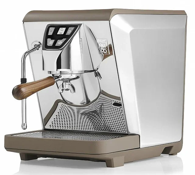 Macchina espresso Nuova Simonelli Oscar Mood beige connessa alla rete idrica