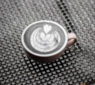 Черен лате, приготвен от бариста, био продукт – опаковка 100 г – LA FABRIQUE À LATTE.