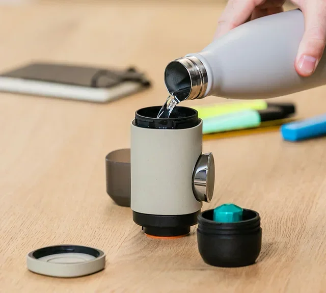 Máquina de café portátil WACACO Minipresso NS2 Beige/Verde pálido