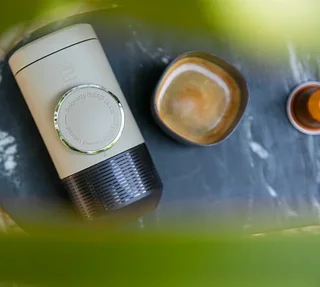 Máquina de café portátil WACACO Minipresso NS2 Beige/Verde pálido