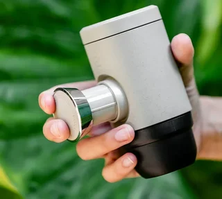 Máquina de café portátil WACACO Minipresso NS2 Beige/Verde pálido