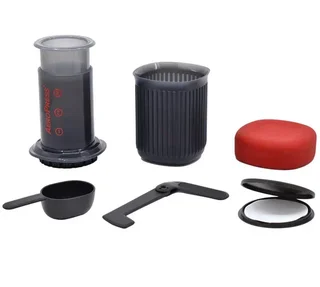 Przenośny ekspres do kawy – AEROPRESS – Aerobie Go.