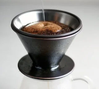 Professioneller konischer Dripper KINTO SCS-S01 schwarzes Porzellan 1-2 Tassen