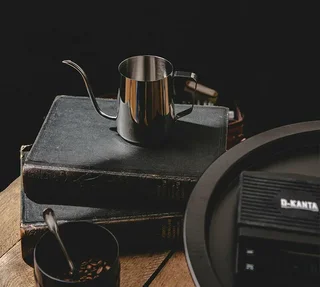 Espumador profissional de pescoço de cisne D-KANTA aço inox 600 ml