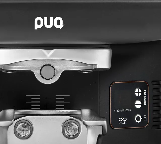 PUQPRESS M6 zwart: automatische tamper voor MYTHOS MY75, MYG75, MY85, MYG85