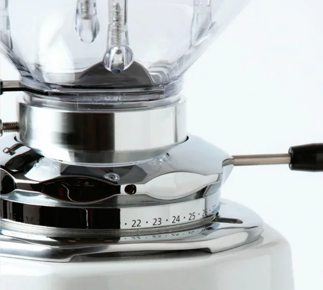 Quamar Q13 D Mat zwart - professionele koffiemolen