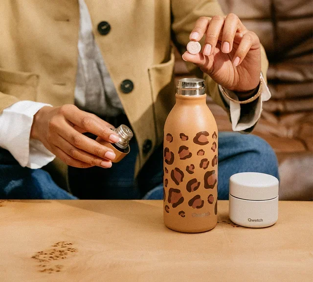 QWETCH Icon Hőszigetelő Kulacs 50 cl - Kamélia Színű Leopárdmintás