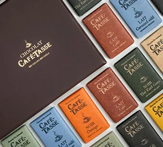 Red Hat Box - Assortment 100 Mini Chocolate Bars Professional 900g - CAFÉ TASSE