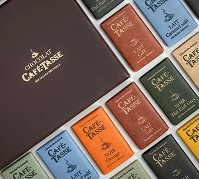 Red Hat Box - Assortment 100 Mini Chocolate Bars Professional 900g - CAFÉ TASSE