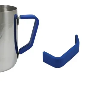Silikongriff in Blau für 600-ml-/20-Unzen-Milchkännchen – Rhino Coffee Gear