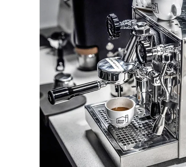 ROCKET ESPRESSO Appartamento – Musta/Valkoinen Espressokone