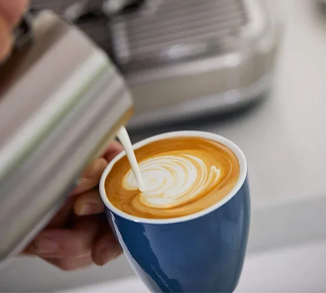 Cafetera espresso SAGE Barista Express SES875BSS2EEU1A, acabado en acero inoxidable cepillado.