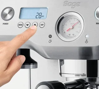Sage The Dual Boiler SES920BSS4EEU1 -espressokone, harjattu ruostumaton teräsrakenne.