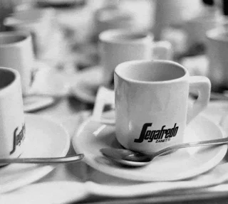 Segafredo Intermezzo - 1 kg Hela Kaffebönor för Professionellt Bruk