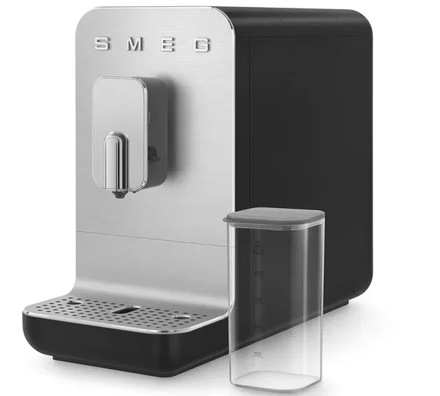 Macchina da caffè automatica SMEG BCC13BLMEU con sistema latte - Nero