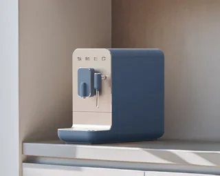 SMEG BCC12SBMEU espresso maskin med kvern og steam – stormblå