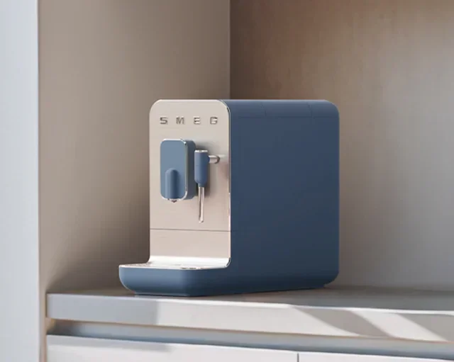 SMEG BCC12SBMEU espresso maskin med kvern og steam – stormblå