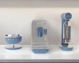 SMEG BCC12SBMEU espresso maskin med kvern og steam – stormblå