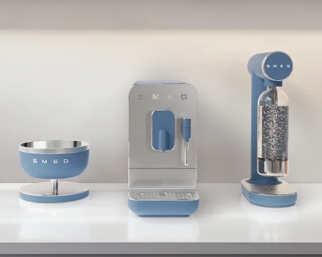 SMEG BCC12SBMEU espresso maskin med kvern og steam – stormblå