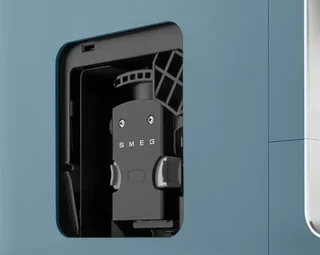 SMEG BCC12SBMEU espresso maskin med kvern og steam – stormblå