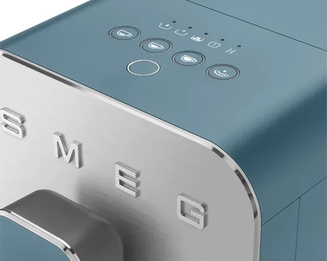 SMEG BCC12SBMEU espresso maskin med kvern og steam – stormblå