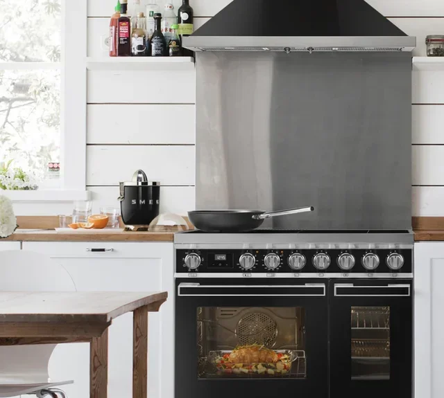 SMEG Black Breakfast Bundle: TSF01BLEU Toaster &amp; CJF11BLEU Citrus Juicer