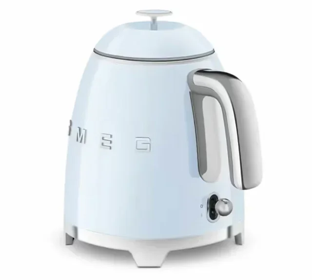 SMEG Breakfast Bundle: TSF01PBEU Toaster &amp; KLF05PBEU Kettle Pastel Blue