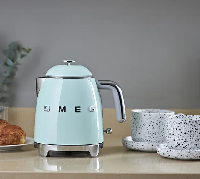 Set Colazione SMEG TSF01PGEU Tostapane + KLF05PGEU Bollitore Verde Acqua