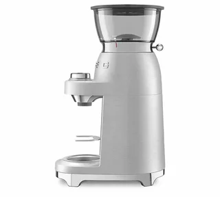 SMEG CGF02SSEU kaffekvern i aluminium, retrodesign fra 1950-tallet.