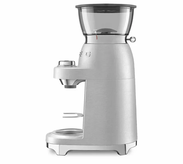 SMEG CGF02SSEU kaffekvern i aluminium, retrodesign fra 1950-tallet.