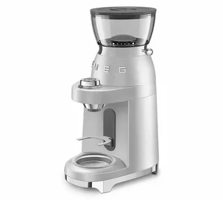 SMEG CGF02SSEU kaffekvern i aluminium, retrodesign fra 1950-tallet.