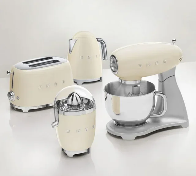 SMEG CJF11CREU Citrus Juicer - Cream Finish