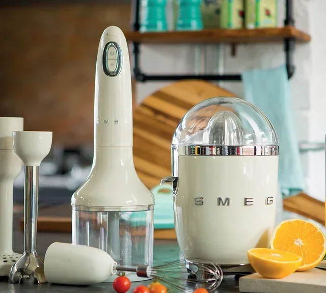 SMEG CJF11CREU Citrus Juicer - Cream Finish