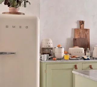 SMEG Cream Breakfast Bundle – TSF01CREU Toaster &amp; CJF11CREU Citrus Juicer