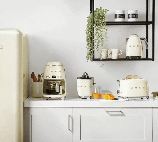 SMEG DCF02CREU filter coffee machine - cream programmable + gift bundle