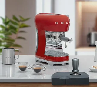 Kit SMEG ECF02RDEU + Macinacaffè CGF01RDEU