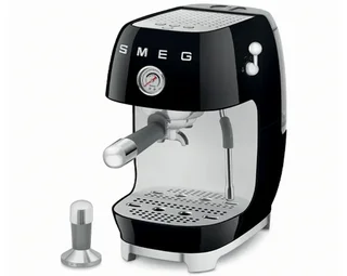 Macchina da caffè espresso SMEG ECF03BLEU, colore nero, con funzione per la preparazione del caffè a freddo (cold brew)